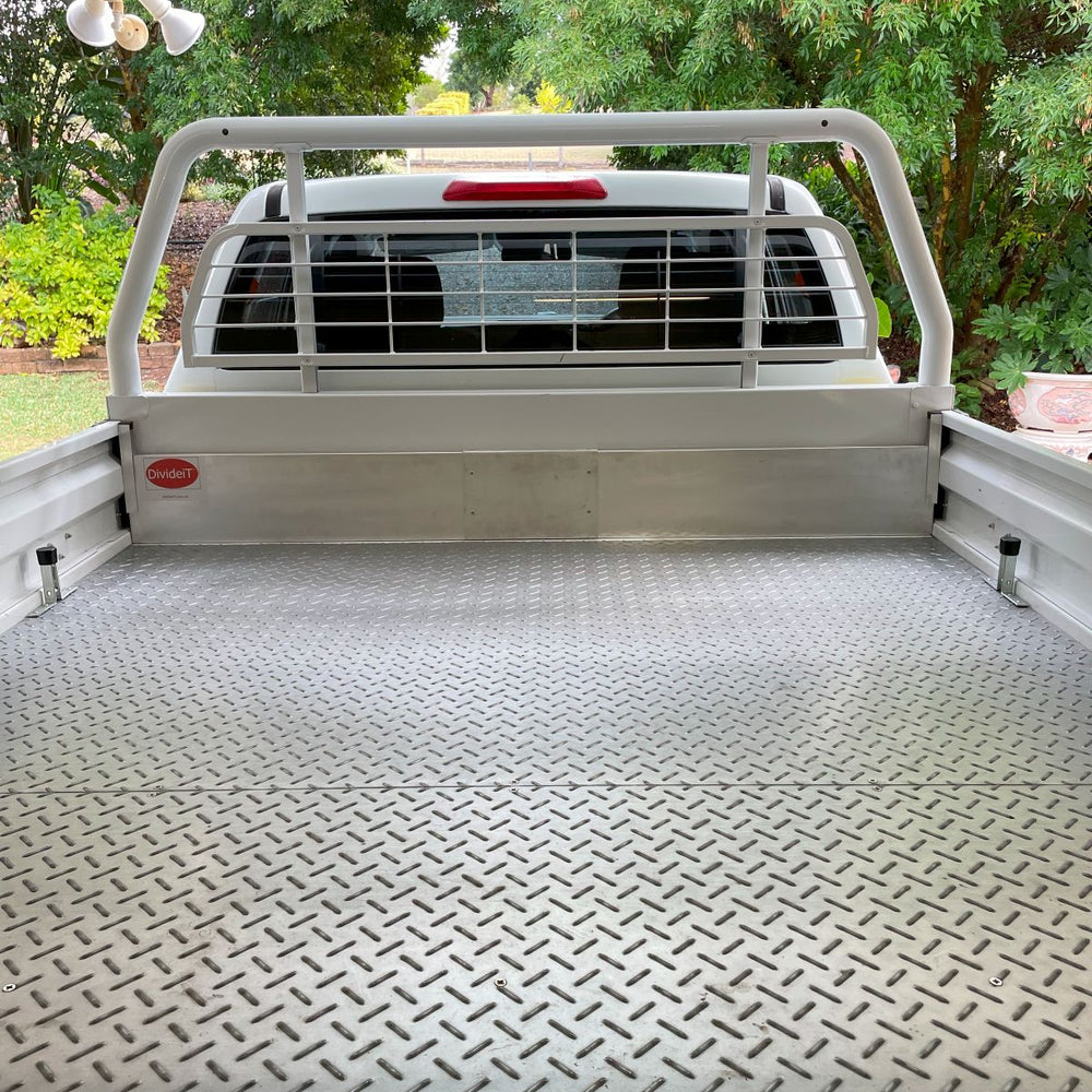 TrayDivider_15_Panel_in_Storage_bay