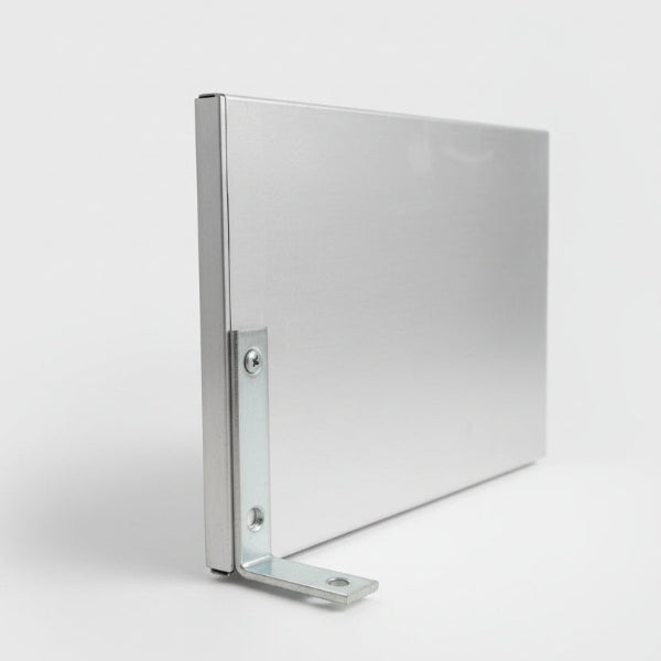 Aluminium TrayDivider panel standing in
its floor bracket