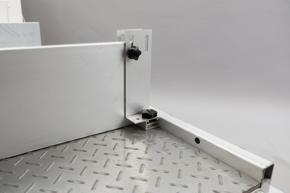 DivideUte TrayDivider in the lowest position right hand vew