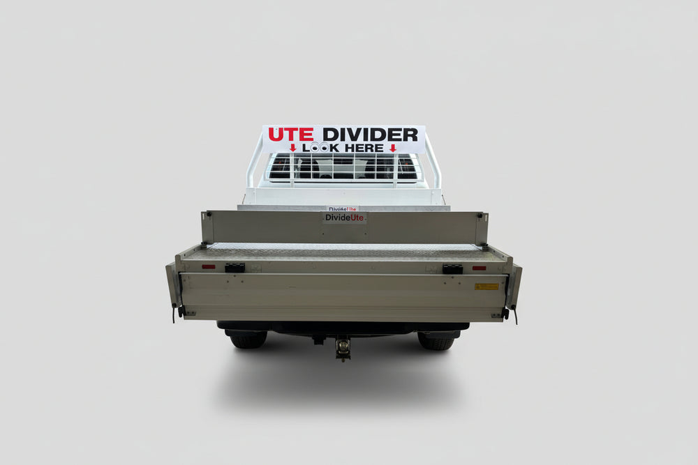 DivideUte TrayDivider panel held in place in the bracket in the highest position