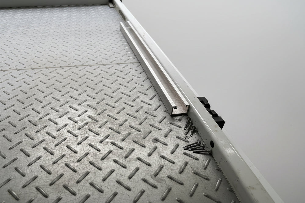 DivideUte TrayDivider right hand rack screwed down to the tray