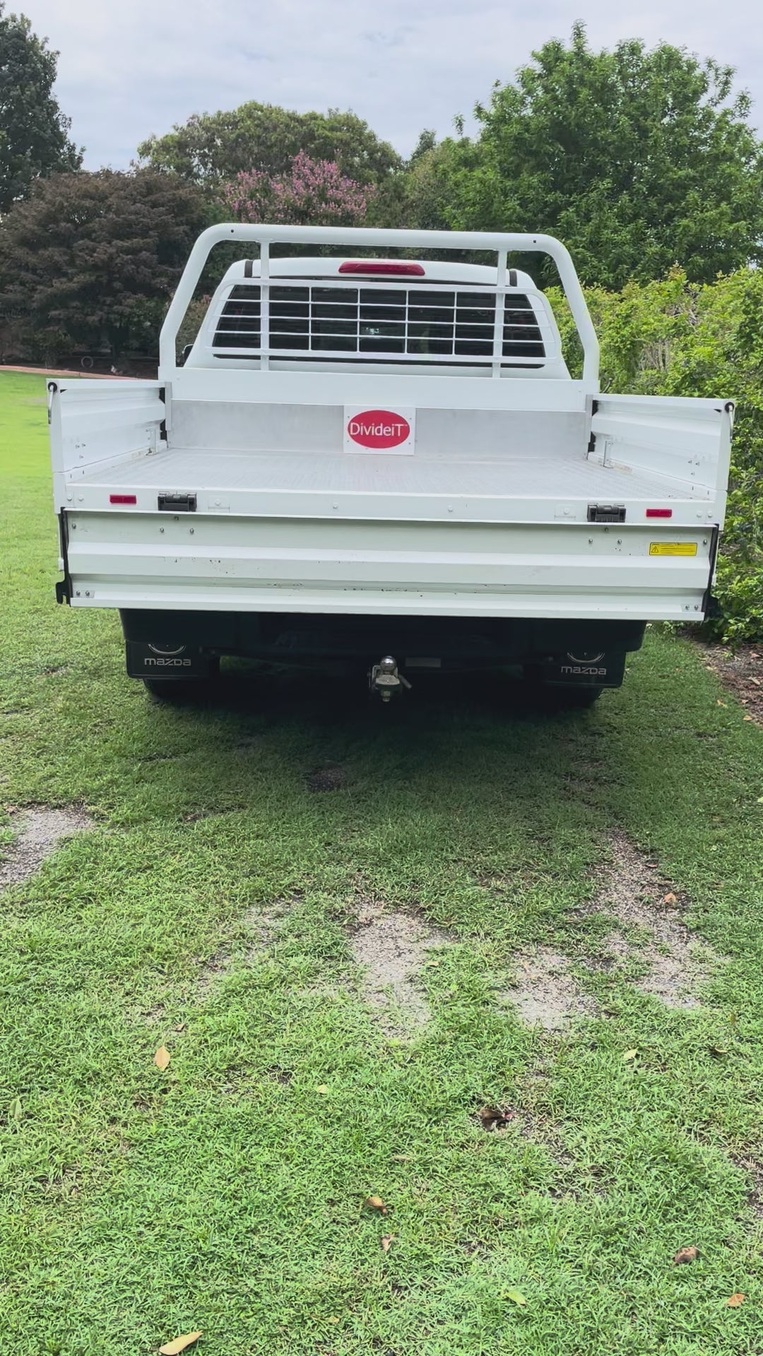DivideUte TrayDivider from storage bay to brackets
