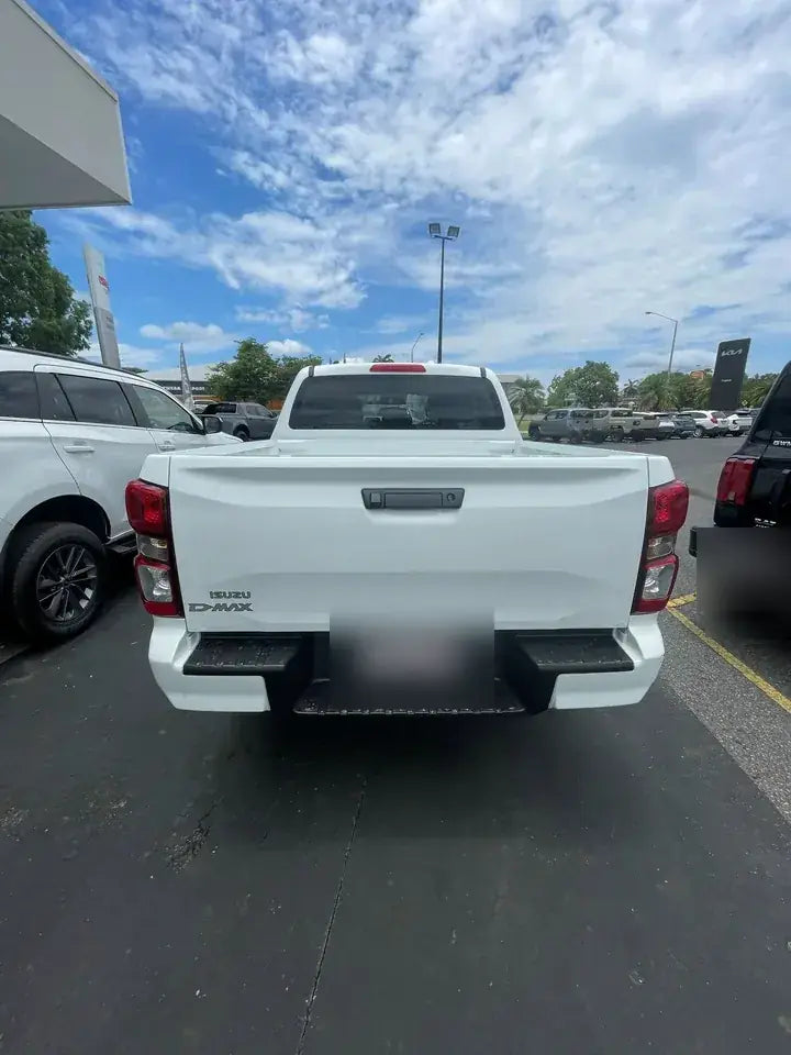 Isuzu D-MAX — DivideUte vehicle reference photograph